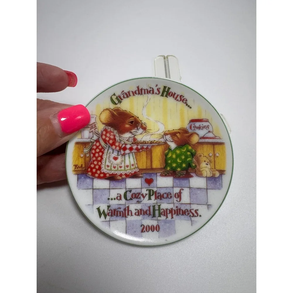 Hallmark Keepsake Ornament 2000 Grandma's House Collector's Plate Tracy Larsen